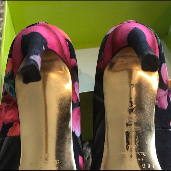 Ted Baker Black Floral heels - Picture 4 of 4